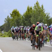A la derecha de la imagen, Neo Martínez, tirando de la escapada de la jornada en la Clásica Logroño. FOTO: ©ciclismo gonzalez