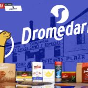 Varios de los productos de Café Dromedario con el fondo de la fábrica original de hace 150 años en Santander. La foto de fondo pertenece a El Diario Montañes. Infografía: ©ciclismo gonzalez.