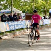 Diego Zorrilla entrando en meta en Villarcayo como líder y vencedor del Circuito Diputación de Burgos de Ciclocross