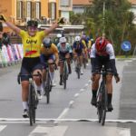 Valeria Valgonen imponiéndose en la Avenida de Cantabria de Noja / FOTO: ciclismo gonzalez