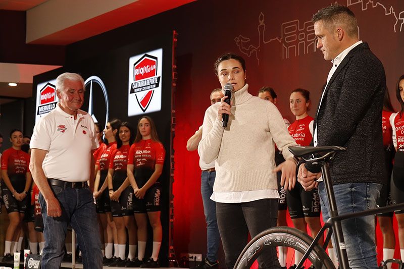 Familia San Emeterio en la presentación del CC. Meruelo / FOTO: ©ciclismo gonzalez