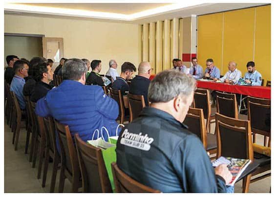 Reunión de directores con el jurado técnico.