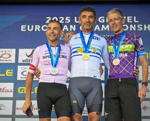 Juan Moya (izqda de la imagen) subcampeón de Europa. FOTO: UEC | Sprint Cycling Agency