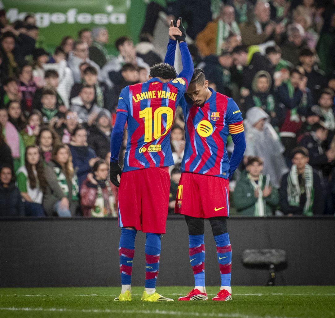 Punto y final al drama: Lamine Yamal celebra el 0-2 que silenció El Sardinero. El canterano no perdonó en la última contra de una noche donde el Barça coqueteó con el abismo. FOTO: ©Marc Graupera
