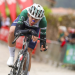 Raúl López entra exhausto tras una jornada épica en los Valles Cántabros. FOTO: ©photo sport ciclismo gonzalez