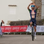 Simon Defrance entrando en solitario en la 1.ª etapa de la Vuelta Ciclista al Besaya. FOTO: ©photo sport ciclismo gonzalez