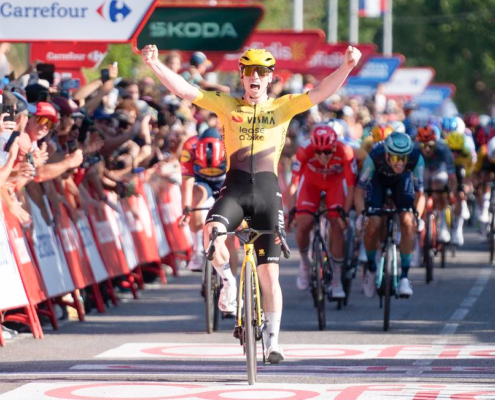 Matthew Brennan (Visma‑Lease a Bike) celebrando la victoria / La Vuelta